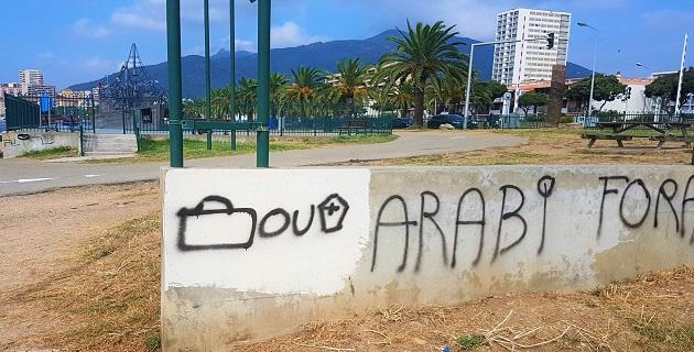 Tags racistes