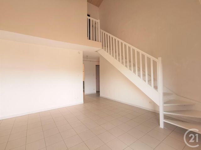 Appartement Duplex à louer - 4 pièces - 70.0 m2 - AJACCIO - 20 - CORSE - Century 21 Actif Immobilier Appartement Duplex à louer - 4 pièces - 70.0 m2 - AJACCIO - 20 - CORSE - Century 21 Actif Immobilier