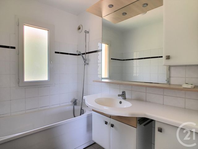 Appartement Duplex à louer - 4 pièces - 70.0 m2 - AJACCIO - 20 - CORSE - Century 21 Actif Immobilier Appartement Duplex à louer - 4 pièces - 70.0 m2 - AJACCIO - 20 - CORSE - Century 21 Actif Immobilier