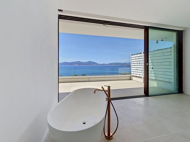 Appartement F4 à vendre - 4 pièces - 175.0 m2 - PIETROSELLA - 201 - CORSE - Century 21 Actif Immobilier