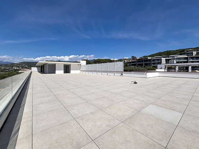 Appartement F4 à vendre - 4 pièces - 175.0 m2 - PIETROSELLA - 201 - CORSE - Century 21 Actif Immobilier
