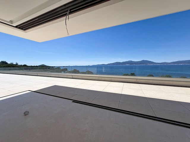 Appartement F4 à vendre - 4 pièces - 175.0 m2 - PIETROSELLA - 201 - CORSE - Century 21 Actif Immobilier