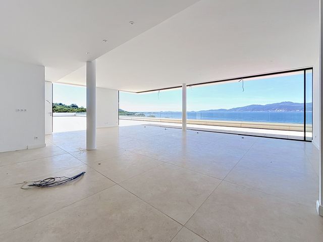 Appartement F4 à vendre - 4 pièces - 175.0 m2 - PIETROSELLA - 201 - CORSE - Century 21 Actif Immobilier